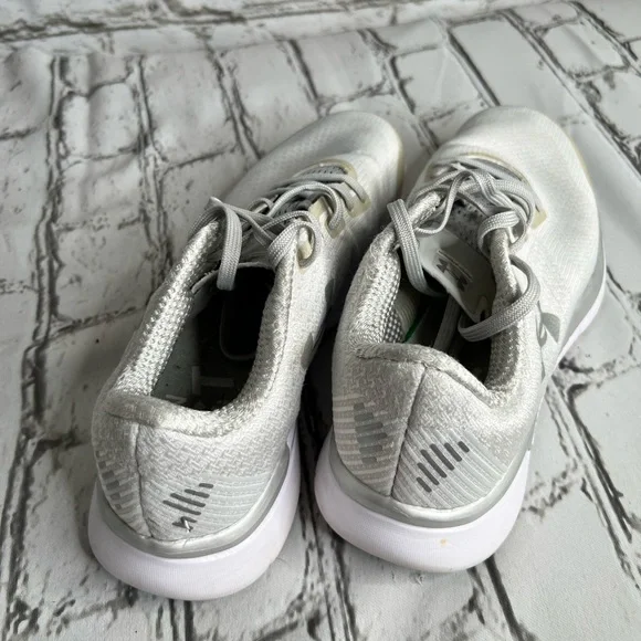 Under Armour Shoes - Picture 6 of 9